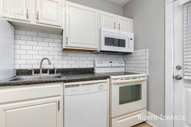 Building Photo - 1007 W 41st St