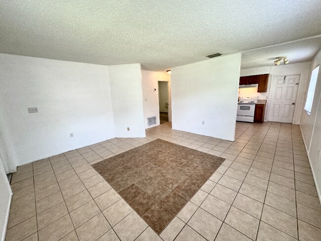 Foto del edificio - 922-924 Hagle Park Rd
