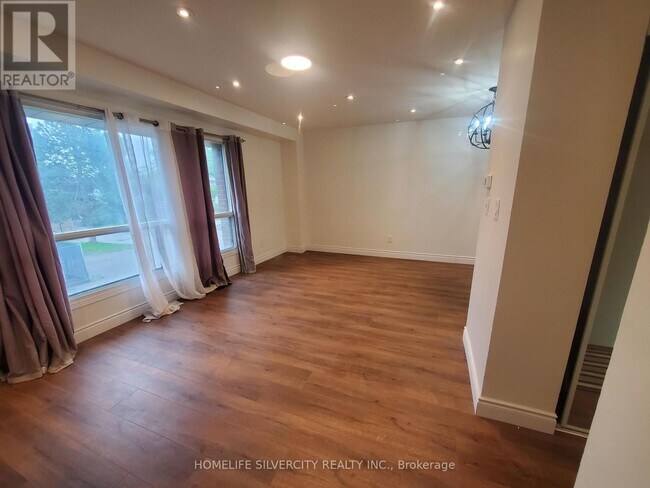 Photo du bâtiment - 475-475 Bramalea Rd
