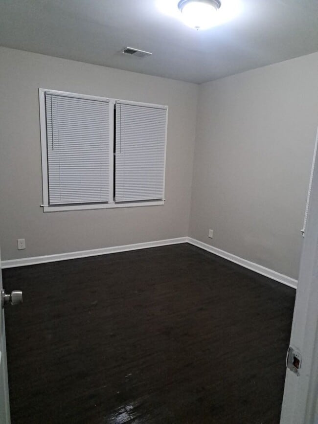 Building Photo - MOVE IN SPECIAL 1/2 OFF 1st full month if you move in by 7/1