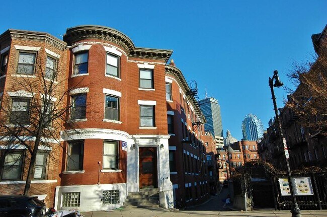 Building Photo - 69 Gainsborough St