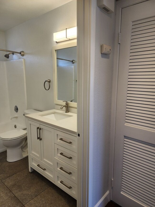 Building Photo - Desirable North Park Living - Lovely 2BR/2BA Condo