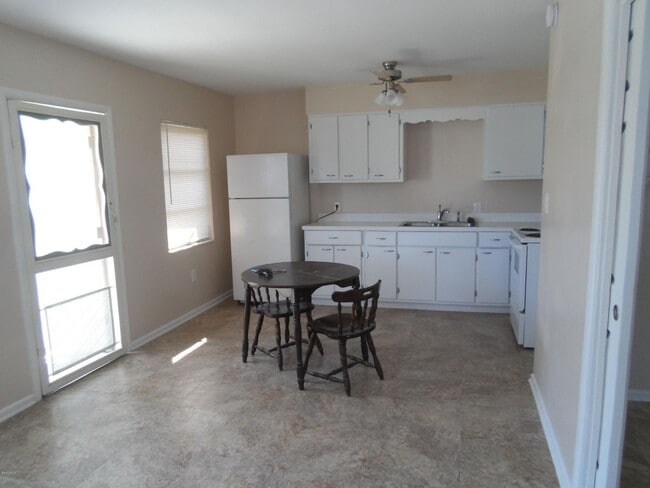 Building Photo - 145 E Alachua Ln