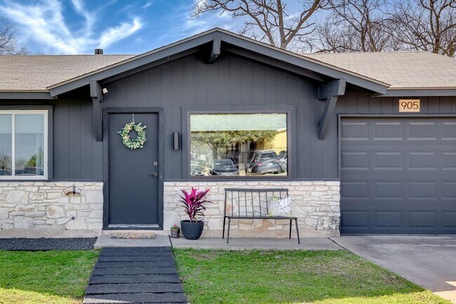 Building Photo - 905 Turtle Creek Blvd