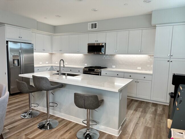 Kitchen - quartz counters - 1871 S Union St