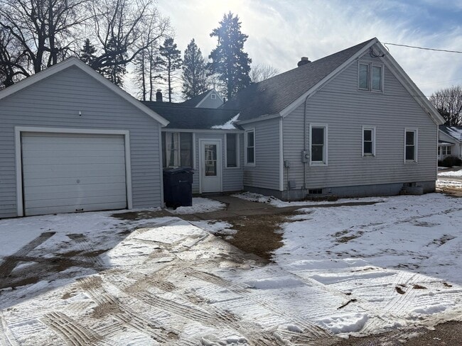 Foto del edificio - Check out this remodeled 4 bedroom house