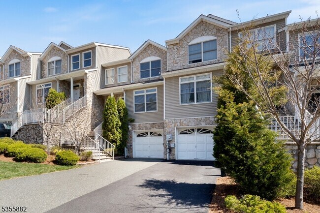 Foto del edificio - 57 Autumn Ridge Rd