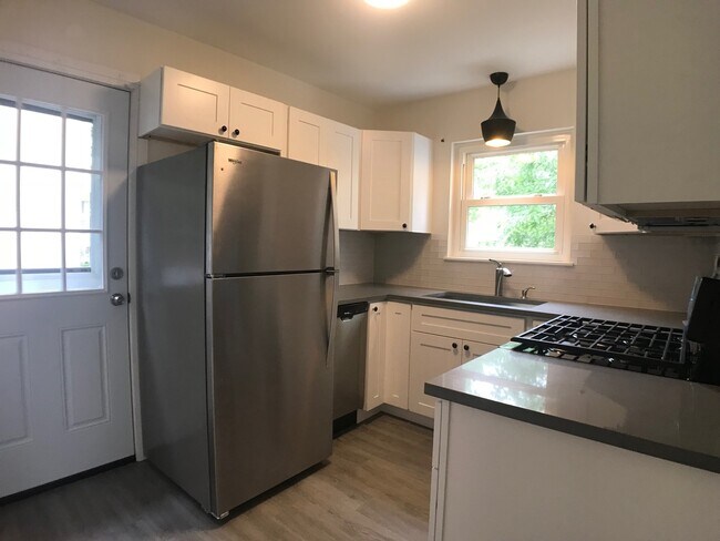 Foto del edificio - 2333 Illinois Rd