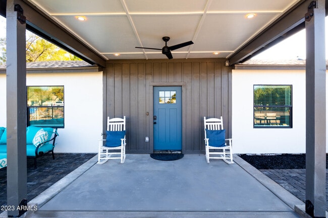 Building Photo - 1101 W Whitton Ave