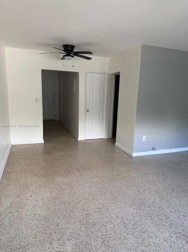 Foto del edificio - 1940 NE 167th St