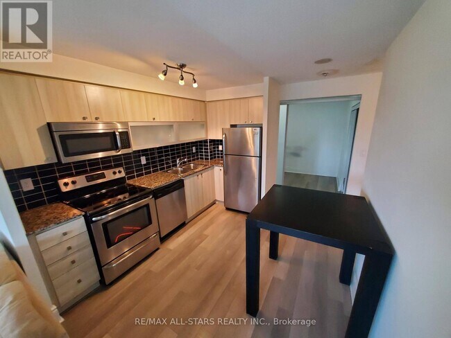 Photo du bâtiment - 2015 Sheppard Ave E