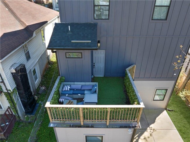 Building Photo - 957 Ashby Grove SW