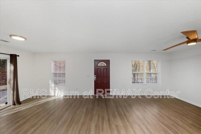 Foto del edificio - 2515 Lakeview Trail