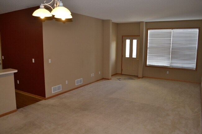 Foto del edificio - Spacious Townhome *2Bed+Loft/1.5Bath*1632 ...