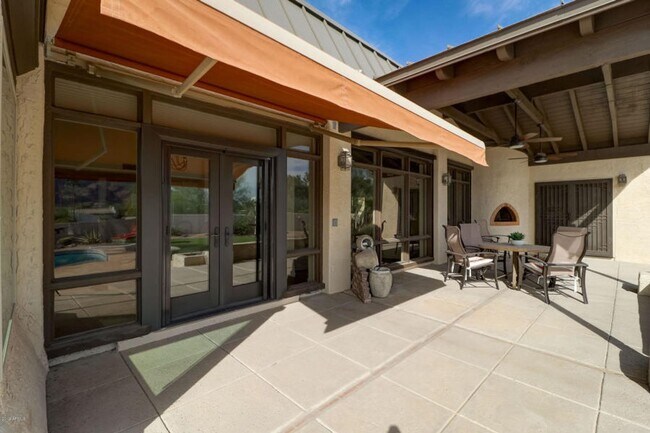 Building Photo - Beautiful 5 bed/4 bath + Den in Desirable Paradise Valley