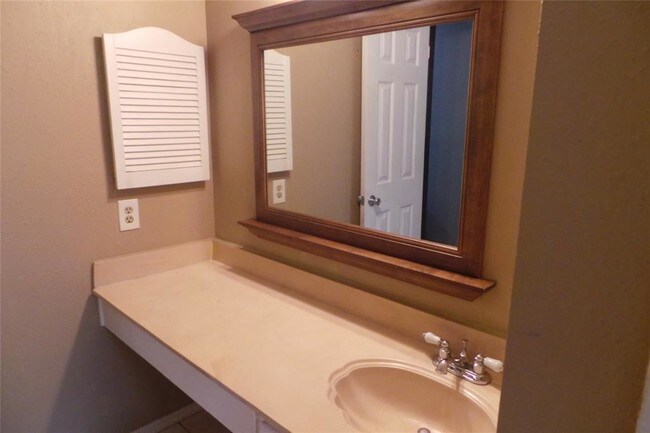 Building Photo - 2707 Grand Canyon Dr