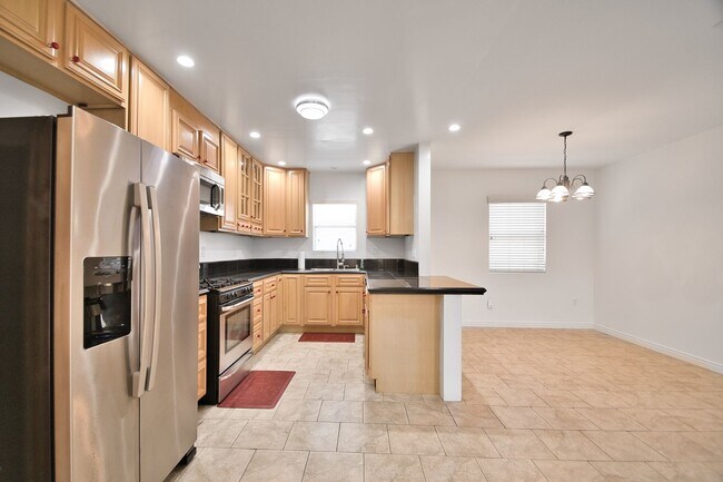 Building Photo - Spacious 4 Bedroom Home with A/C