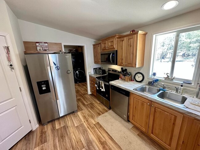 Building Photo - Brand New Home in the Woods