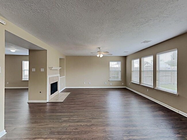 Foto del edificio - 3018 Ribbon Creek Way