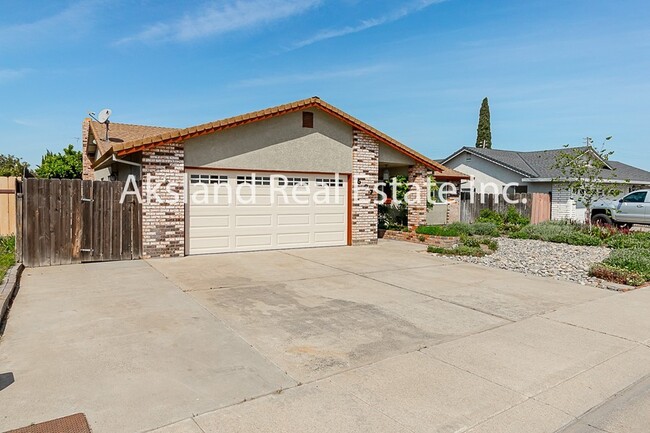 Building Photo - Manteca