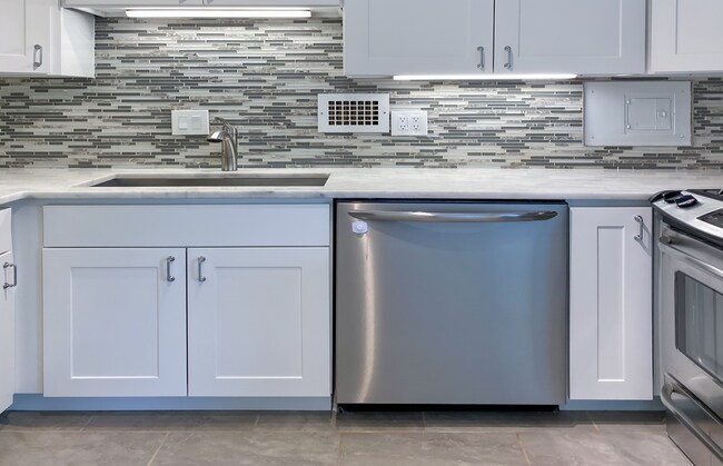 Foto del edificio - 5500 Friendship Blvd