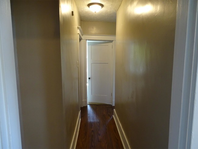 Foto del edificio - 311 W Burgess St