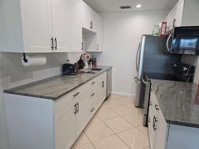 Foto del edificio - 650 Pinellas Point Dr S