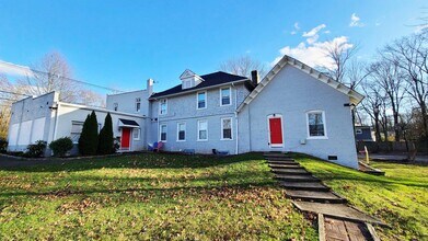 Building Photo - 419 Plainfield Ave