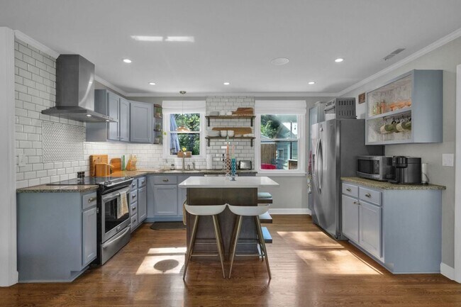 Foto del edificio - Charming 2 Bed Home I Open Floor Plan w/ B...