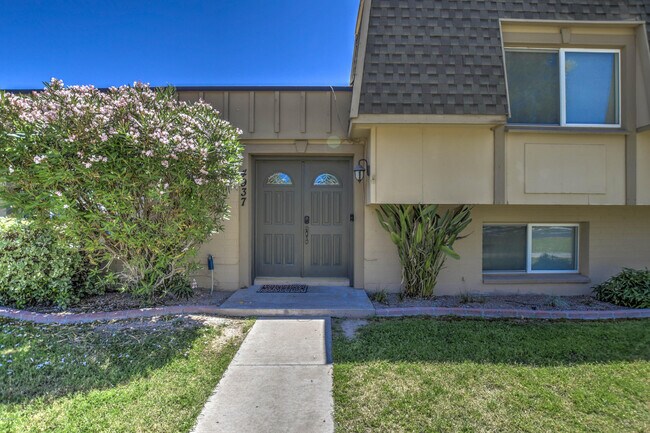 Building Photo - 4937 N Granite Reef Rd