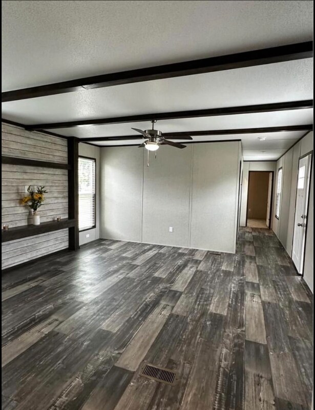 Foto del edificio - 5705 Hicks Ln