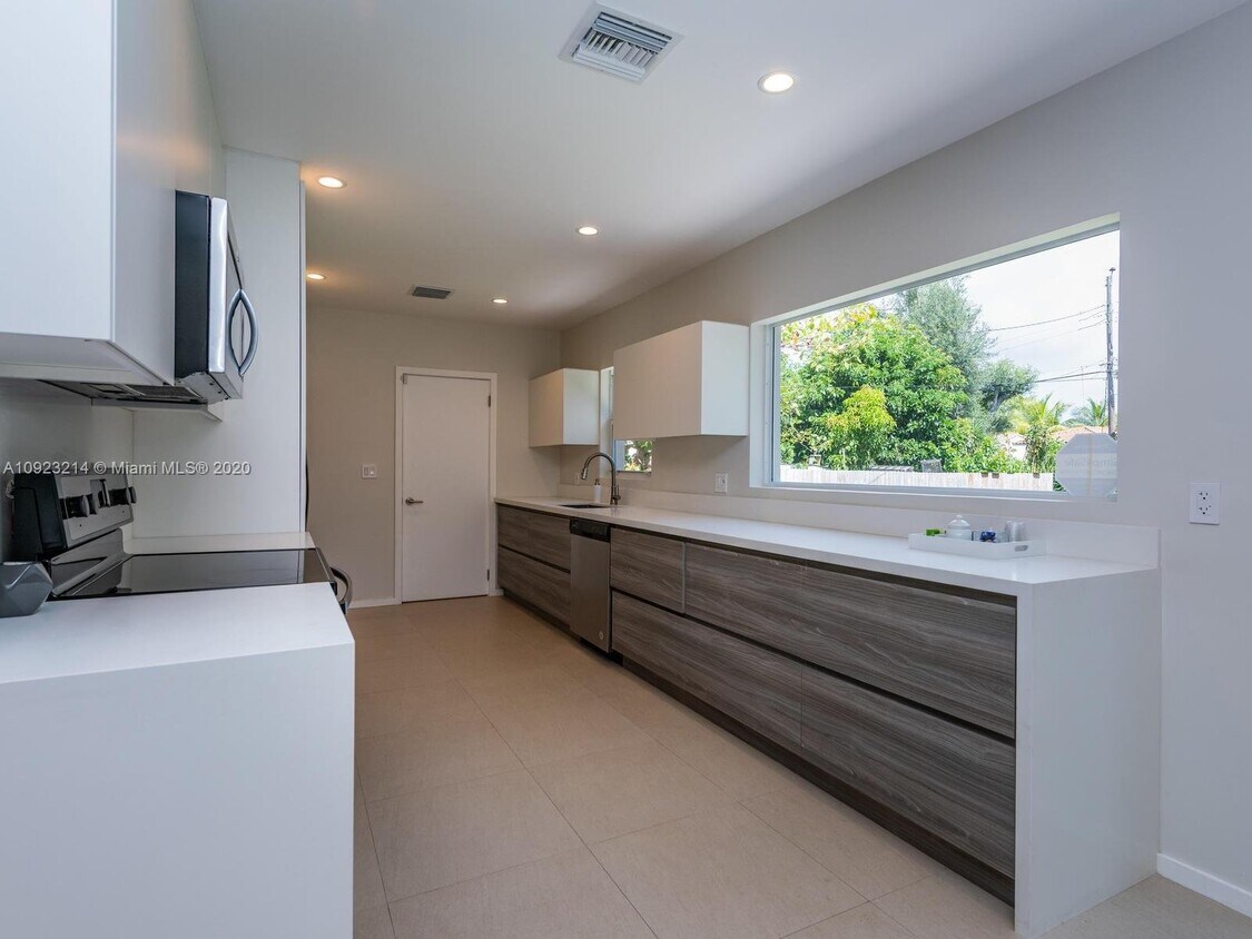Foto principal - 157 NW 103rd St