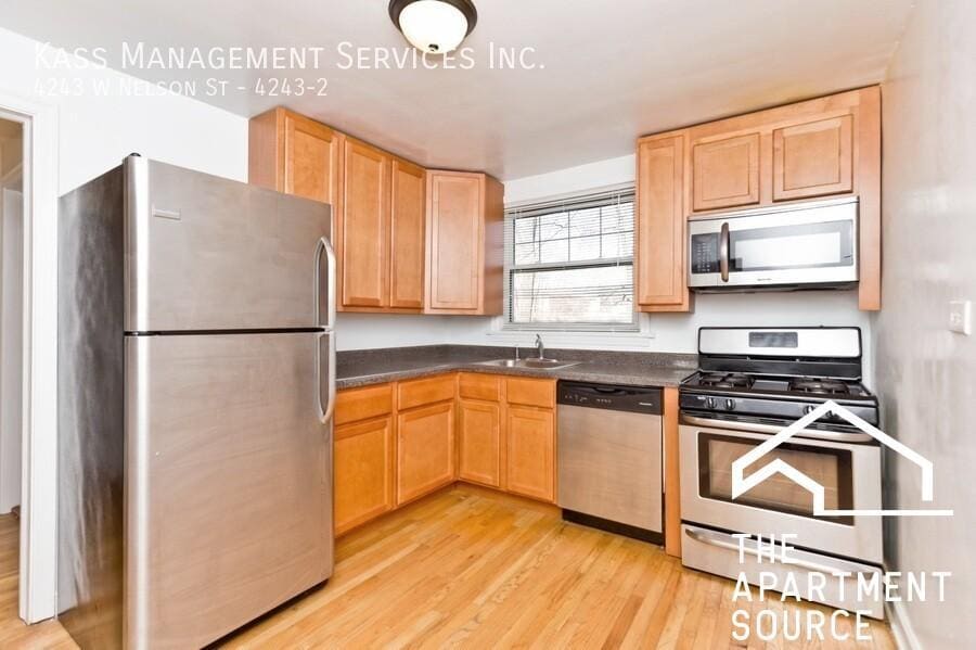 Foto principal - 4255 W Nelson St