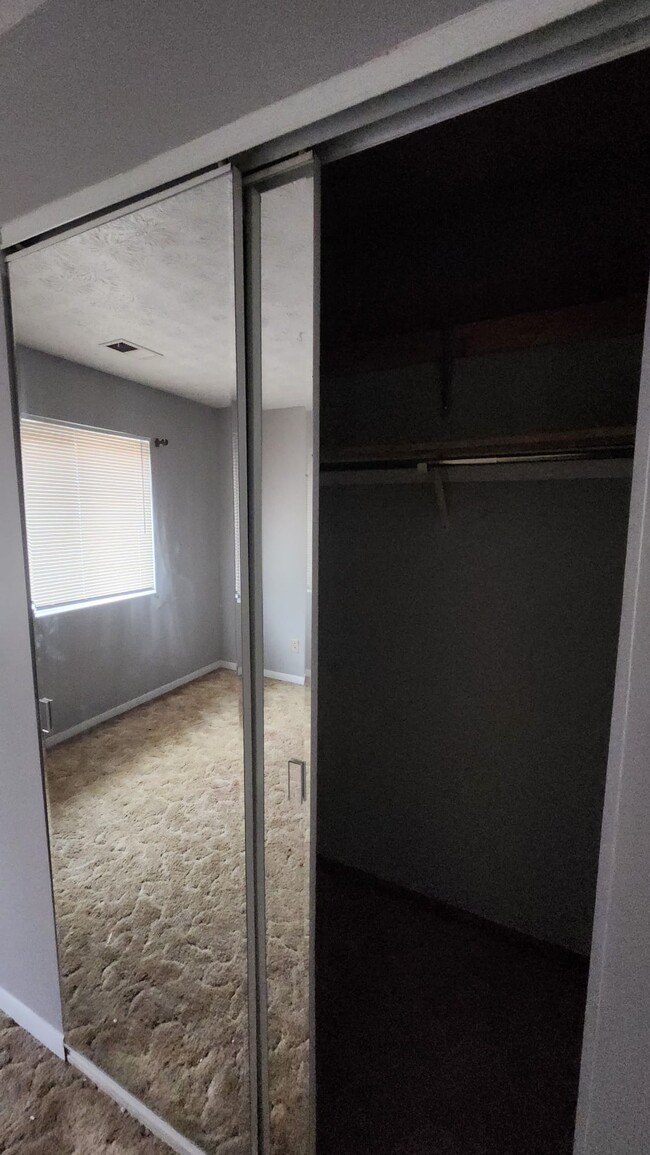 Building Photo - 2431 Mustang Dr