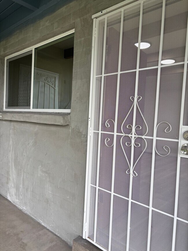 Foto del edificio - 1428 Vassar Dr NE