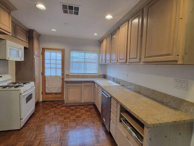 Foto del edificio - 17565 Bullock St