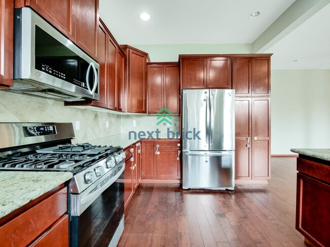 Foto del edificio - 4 Bed and 3 Bath Lake View Single-family Home is Available for Rent!