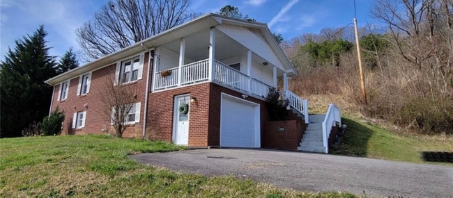 Building Photo - 1355 N Main St