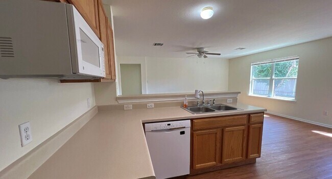 Foto del edificio - 940 Goldenrod St
