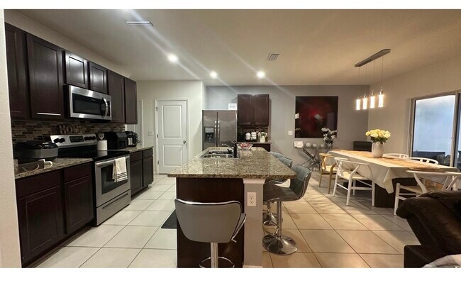 Foto del edificio - 5916 Briar Rose Wy