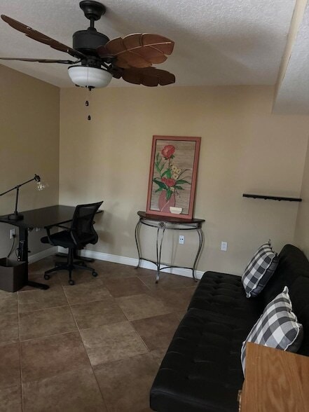 Building Photo - 2210 22nd Ln