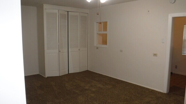 Bedroom - 721 N Adams St