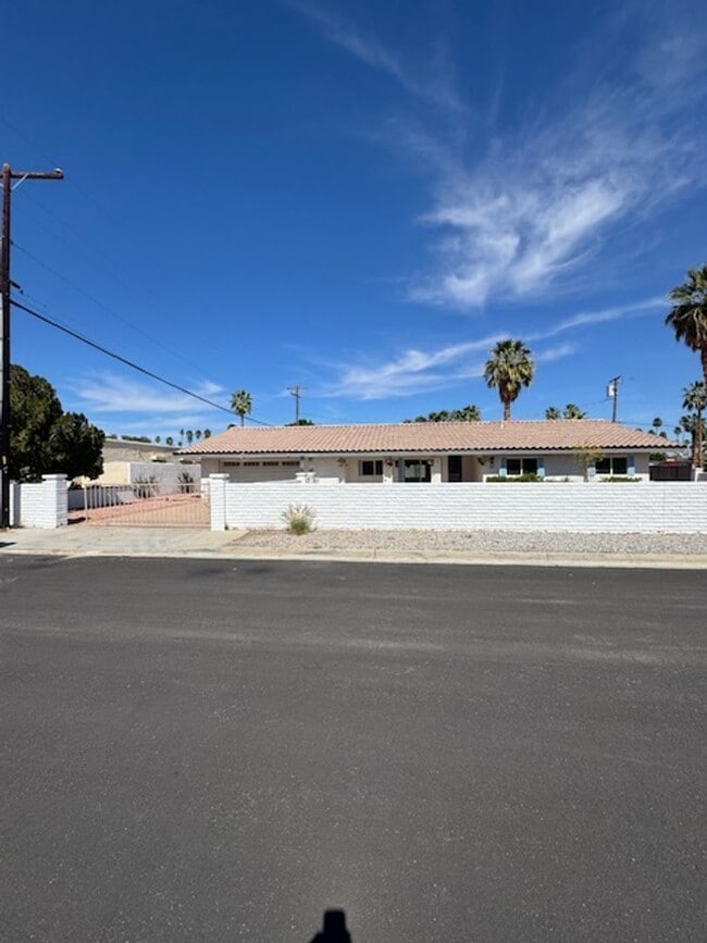 Building Photo - 1990 E Calle Felicia