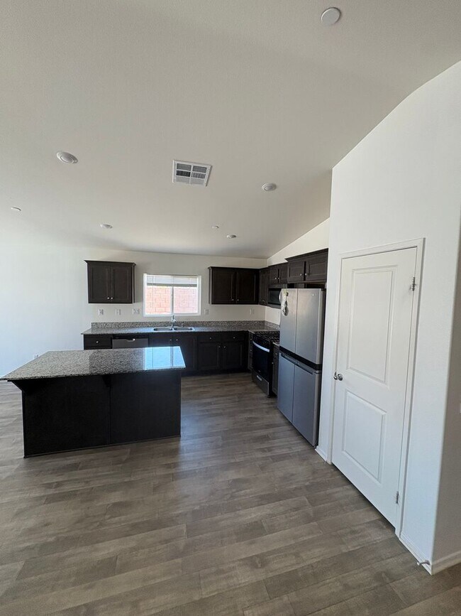 Foto del edificio - Beautiful Newly Built Single-Family Home-Hemet!