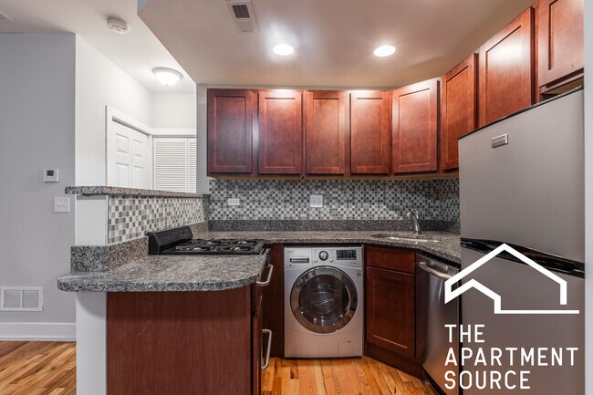 Foto del edificio - 556 W Arlington Pl