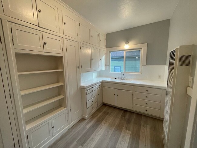 Building Photo - 381 Reed-