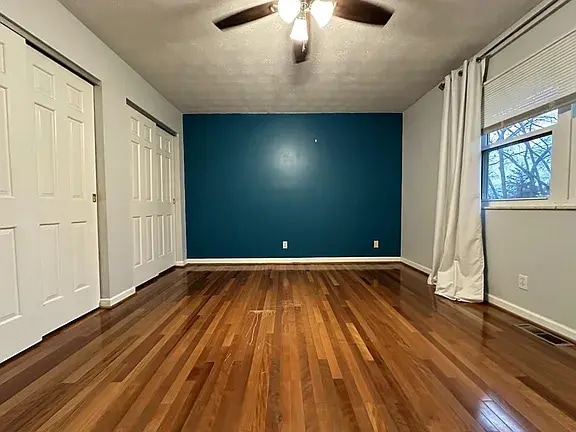 Foto del edificio - 5684 Red Oak Dr