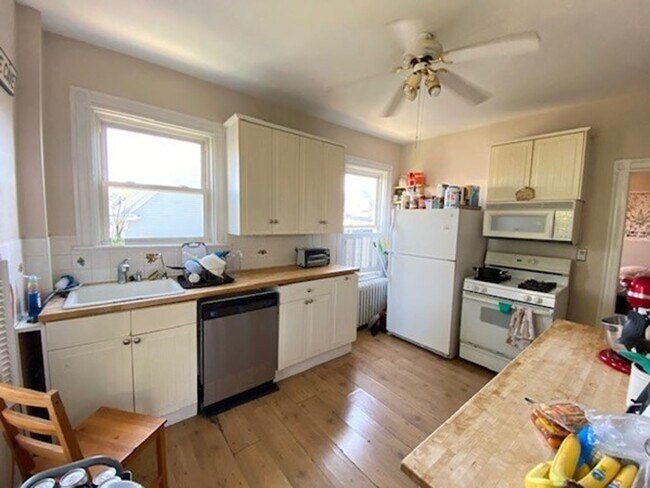 Foto del edificio - Mission Hill Modern 4bed apartment available 9/1/2026