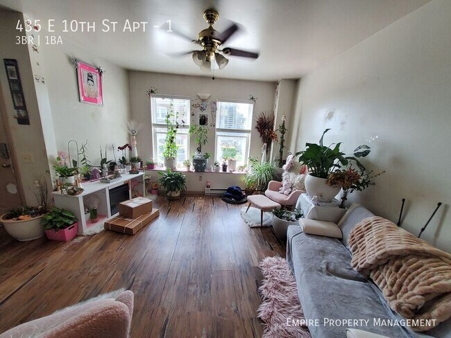 Building Photo - Available October 17th! 3 Bedroom/1 bathro...