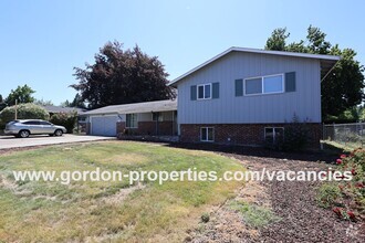 Building Photo - 6788 SE Molt St